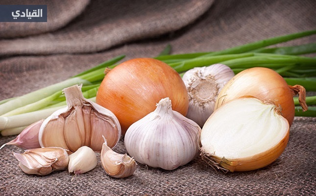 أطعمة ومشروبات تسبب رائحة كريهة لفمك وجسمك.. تناولها بحذر!